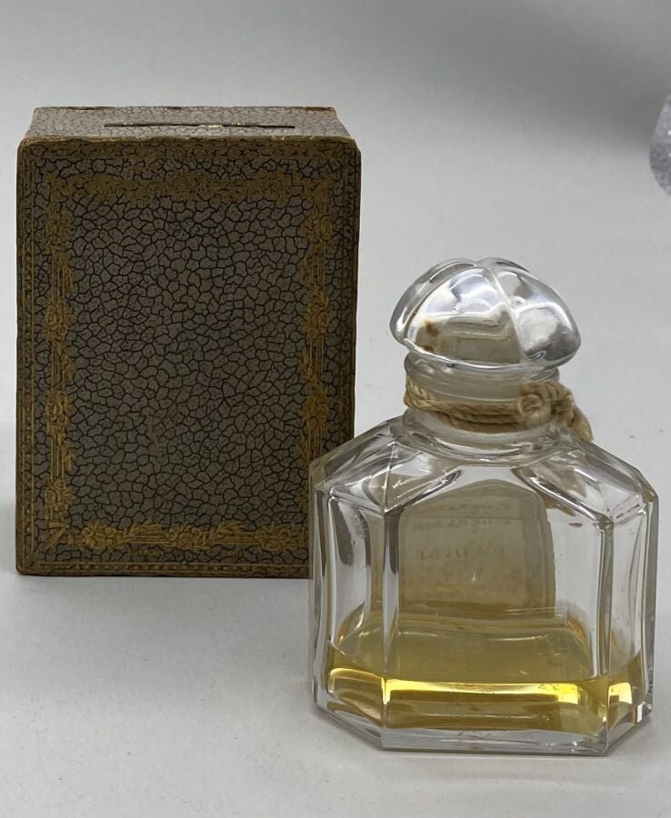GUERLAIN " Kadine", flacon Baccarat, titré à bouchon émeri quadrilobé, h. 10 cm…