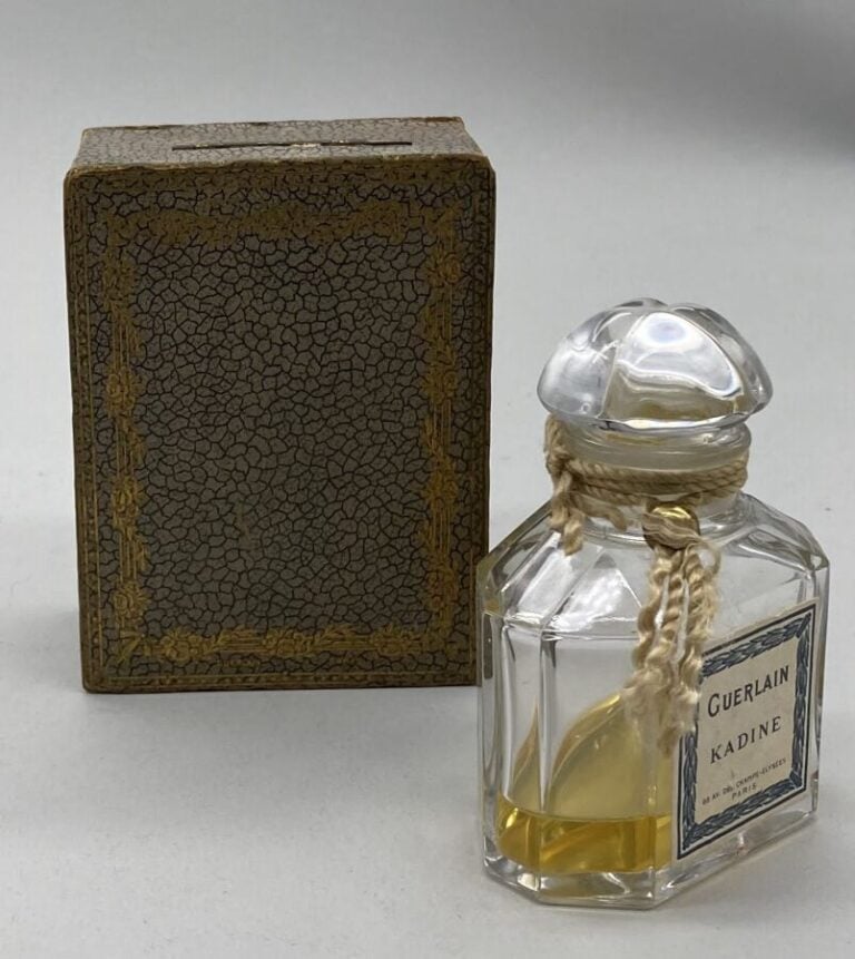 GUERLAIN " Kadine", flacon Baccarat, titré à bouchon émeri quadrilobé, h. 10 cm…
