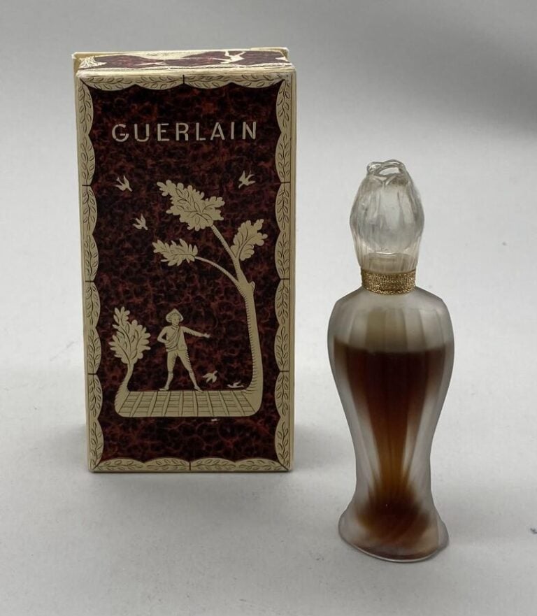GUERLAIN "Mitsouko," flacon amphore à bouchon fleur, utilisé aussi pour le parf…