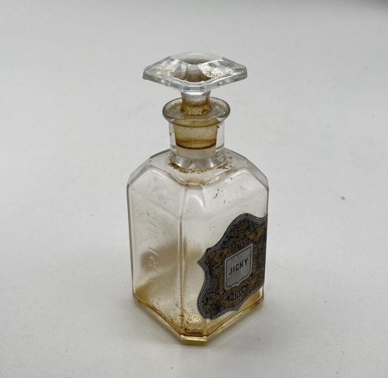 GUERLAIN, pour "Jicky", 1 flacon carafon, en verre blanc - H. 11,5 cm