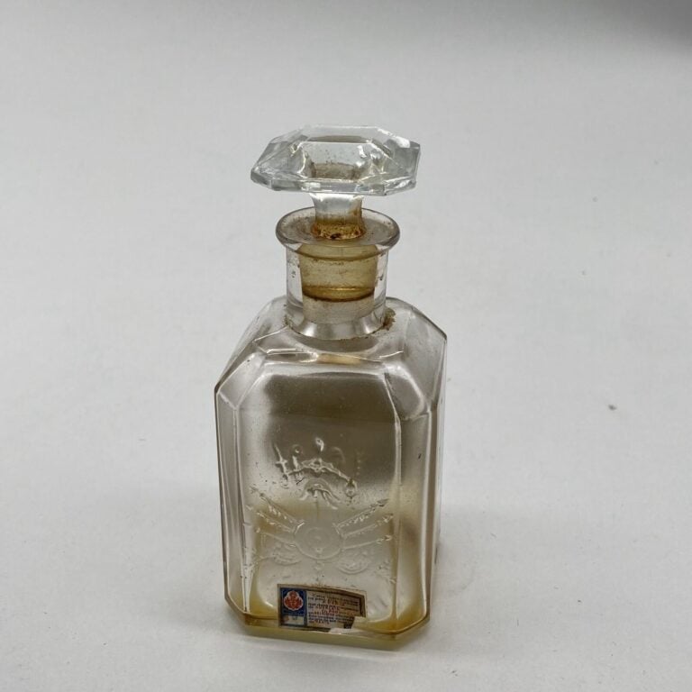 GUERLAIN, pour "Jicky", 1 flacon carafon, en verre blanc - H. 11,5 cm