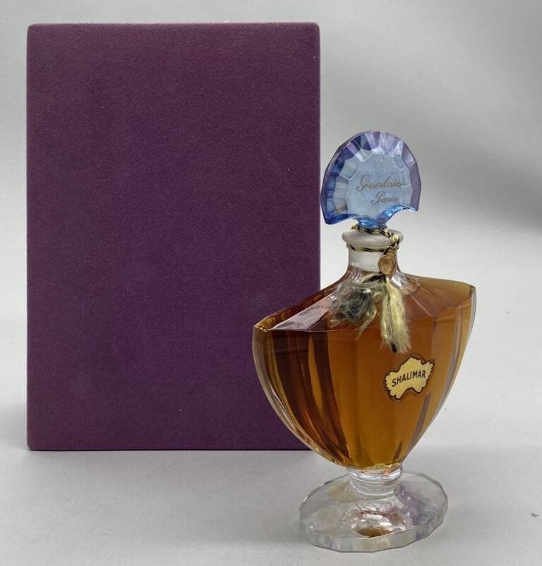 GUERLAIN " Shallimar", flacon en cristal titré Baccarat, bouchon émeri baudruch…