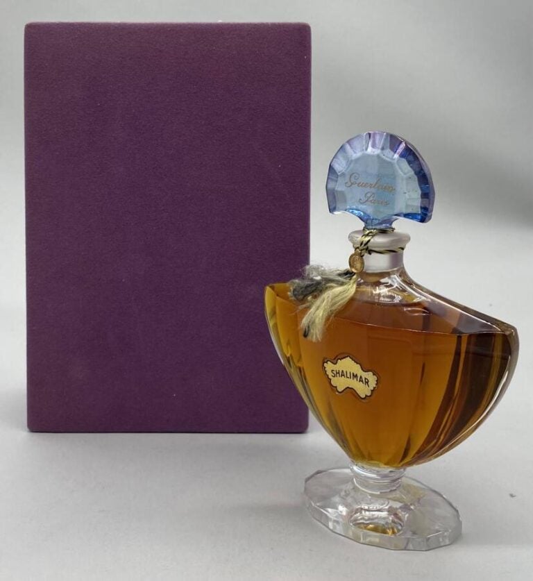 GUERLAIN " Shallimar", flacon en cristal titré Baccarat, bouchon émeri baudruch…