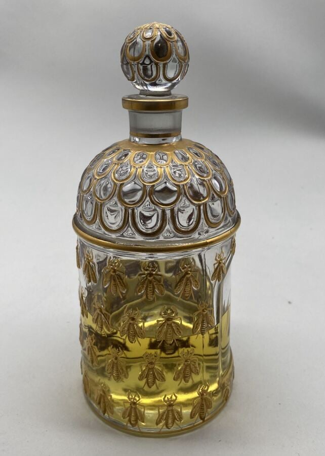 GUERLAIN,"Eau Impériale" Flacon abeilles , monogrammé en lettre MLE, bouchon ém…
