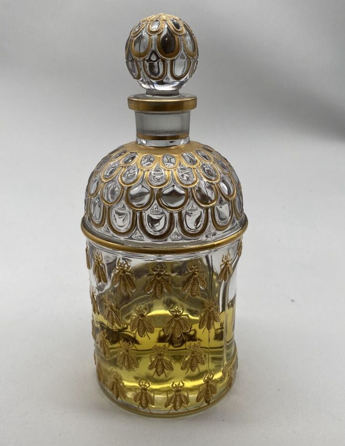 GUERLAIN,"Eau Impériale" Flacon abeilles , monogrammé en lettre MLE, bouchon ém…