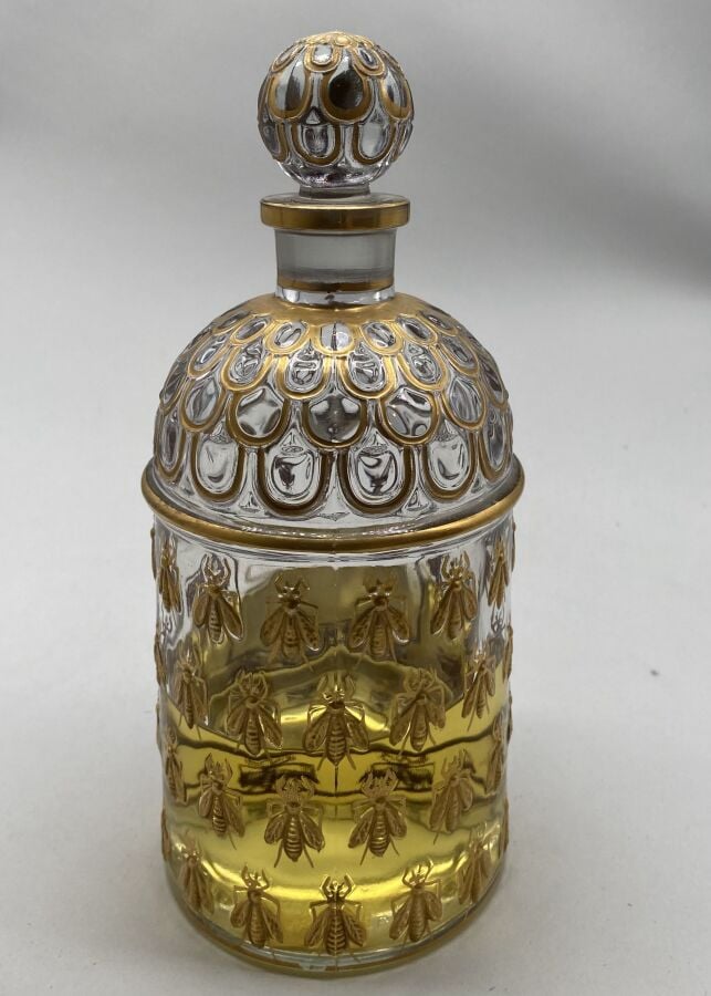 GUERLAIN,"Eau Impériale" Flacon abeilles , monogrammé en lettre MLE, bouchon ém…