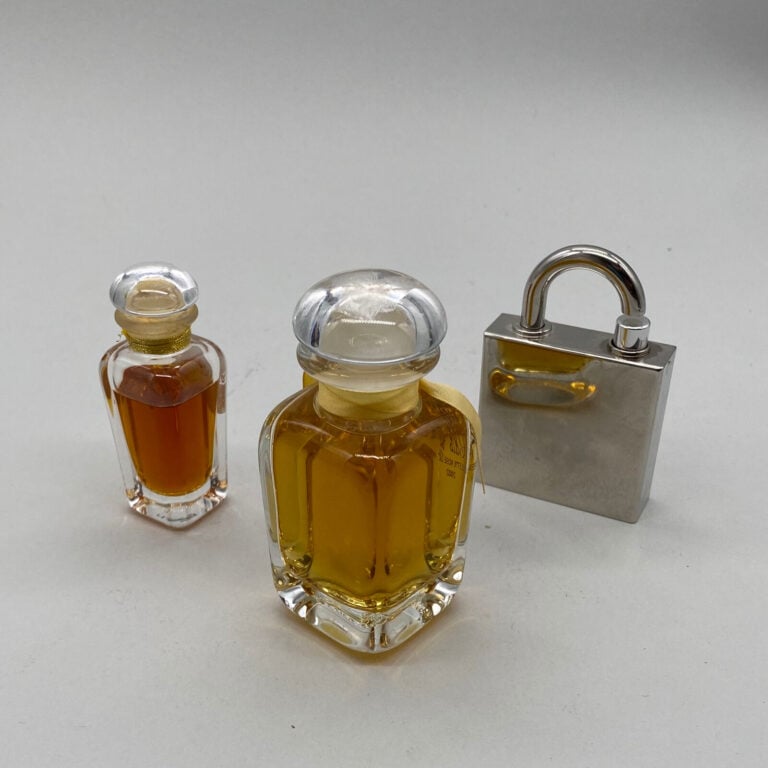 HERMES, 3 flacons dont : - - "Calèche", 1 flacon de sac dans sa boite d'origine…
