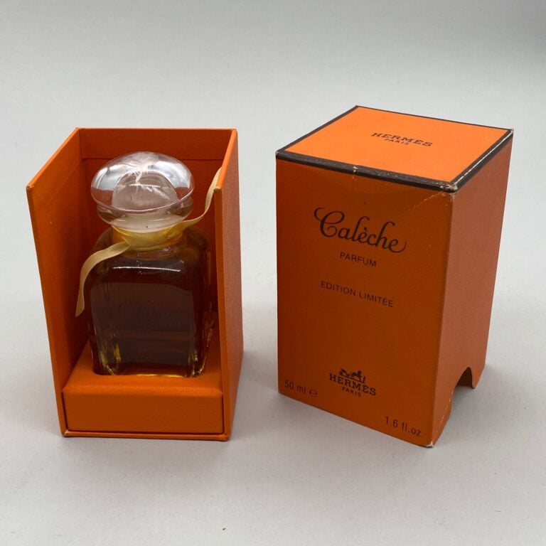 HERMES, 3 flacons dont : - - "Calèche", 1 flacon de sac dans sa boite d'origine…