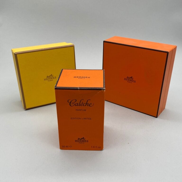 HERMES, 3 flacons dont : - - "Calèche", 1 flacon de sac dans sa boite d'origine…