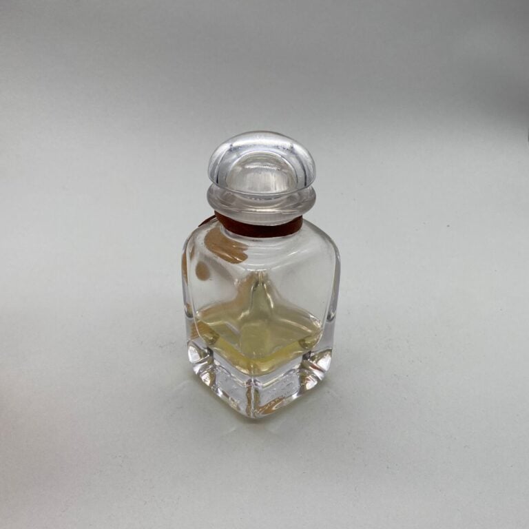 HERMES, "Eau d'Hermes", 3 flacons dont : - - 2 flacons avec étiquette (années 1…