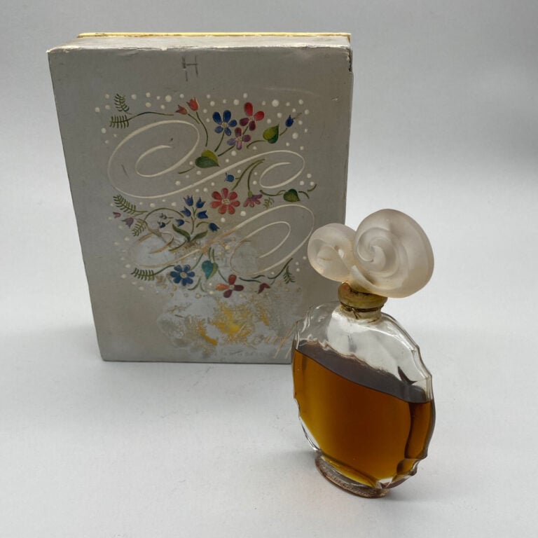 L. ROUFF à Paris, Flacon à bouchon émeri, verre blanc, scellé d'origine, dans s…