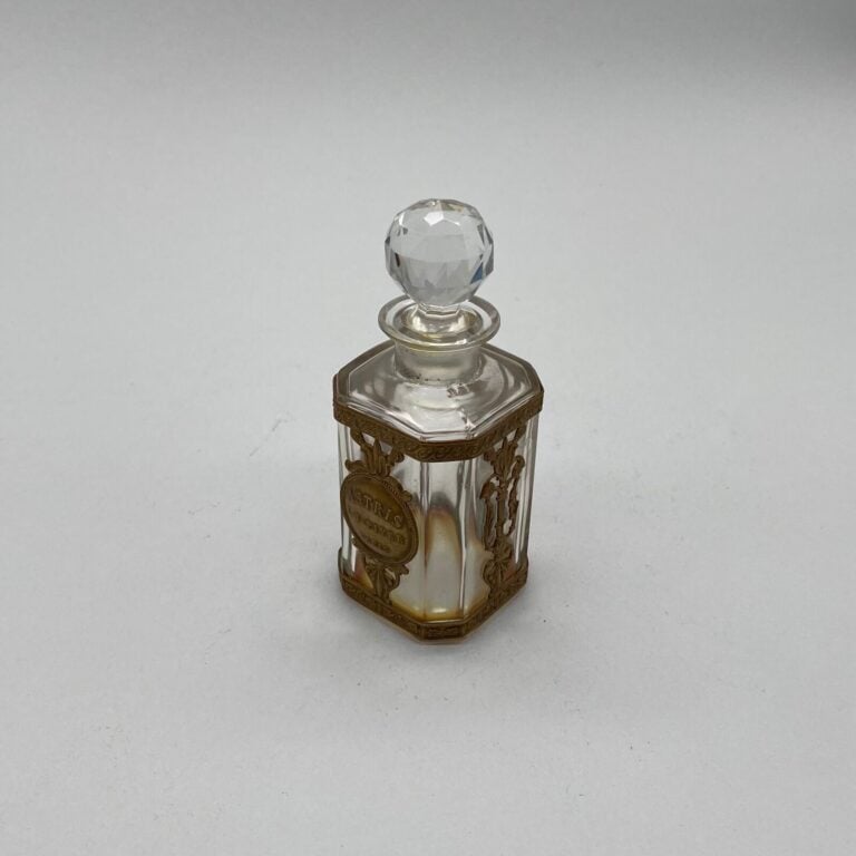 L-T PIVERT, Astris, 1 flacon carafon en baccarat à bouchon émeri, gainé d'une r…