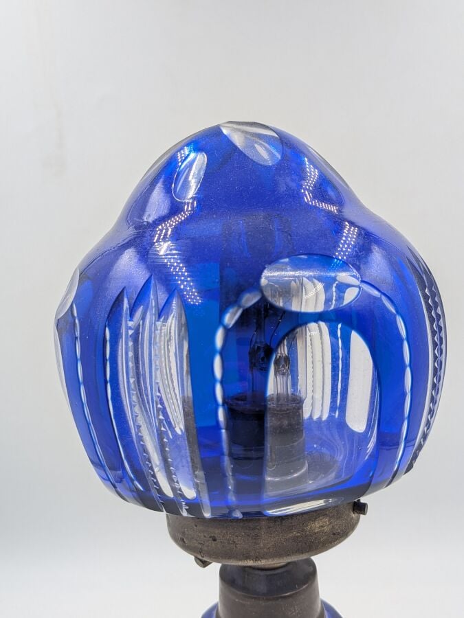 LAMPE en verre bleu et transparent de Bohême, montée à l'électricité - Hauteur…