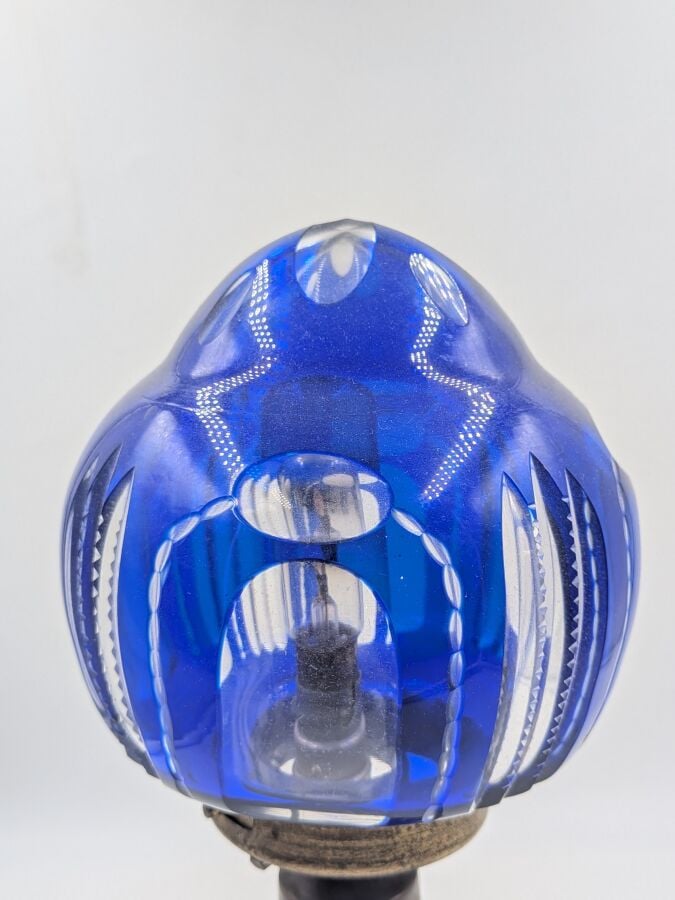 LAMPE en verre bleu et transparent de Bohême, montée à l'électricité - Hauteur…