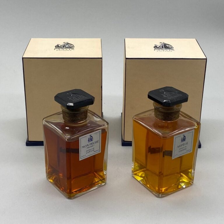 LANVIN, 2 flacons dont : - - 1 flacon pour "Arpège" extrait, bouchon émeri, sce…