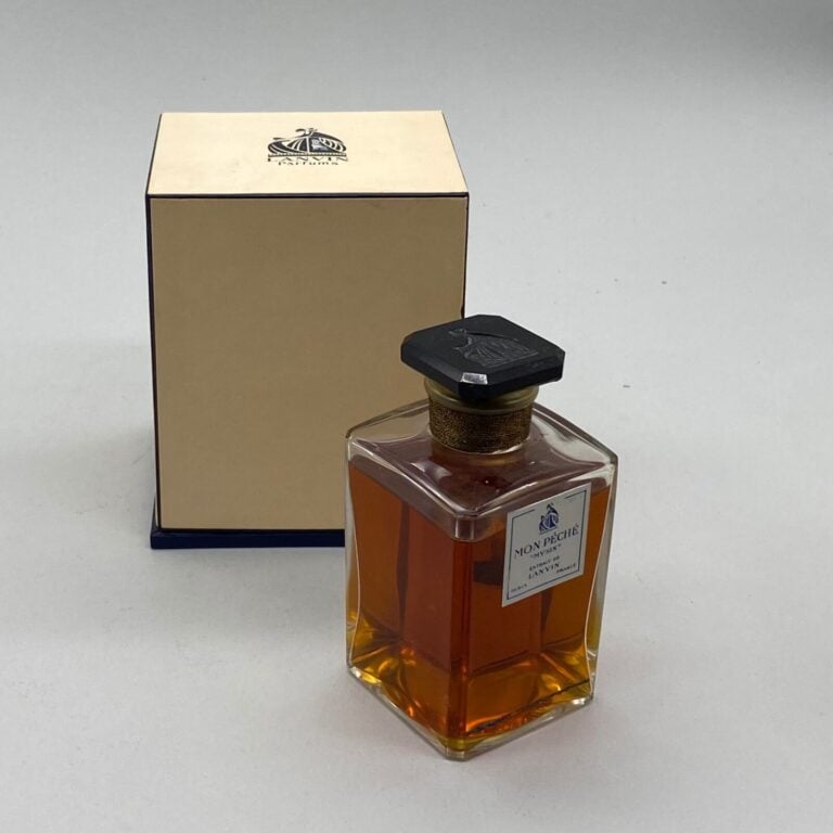 LANVIN, 2 flacons dont : - - 1 flacon pour "Arpège" extrait, bouchon émeri, sce…