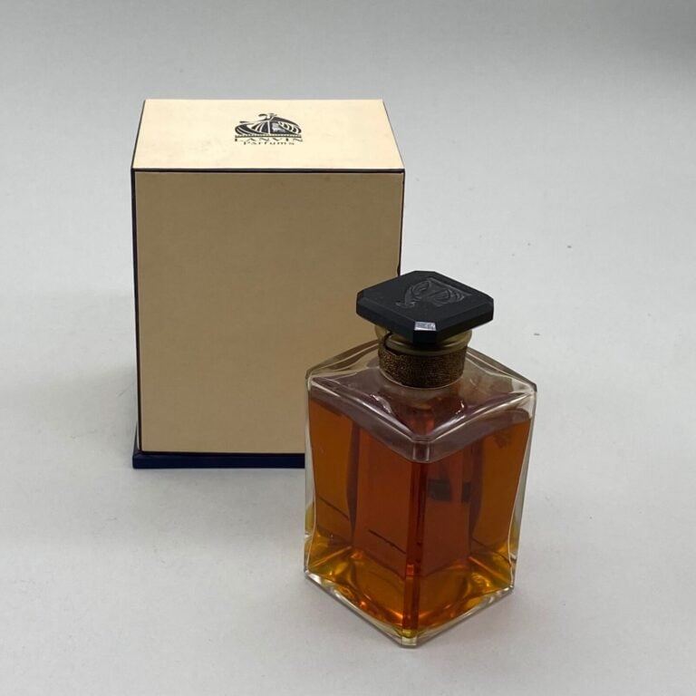 LANVIN, 2 flacons dont : - - 1 flacon pour "Arpège" extrait, bouchon émeri, sce…