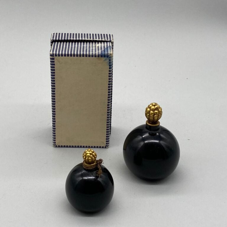 LANVIN, pour "Amorato", 2 flacons boule noire , à bouchon framboise émeri, logo…