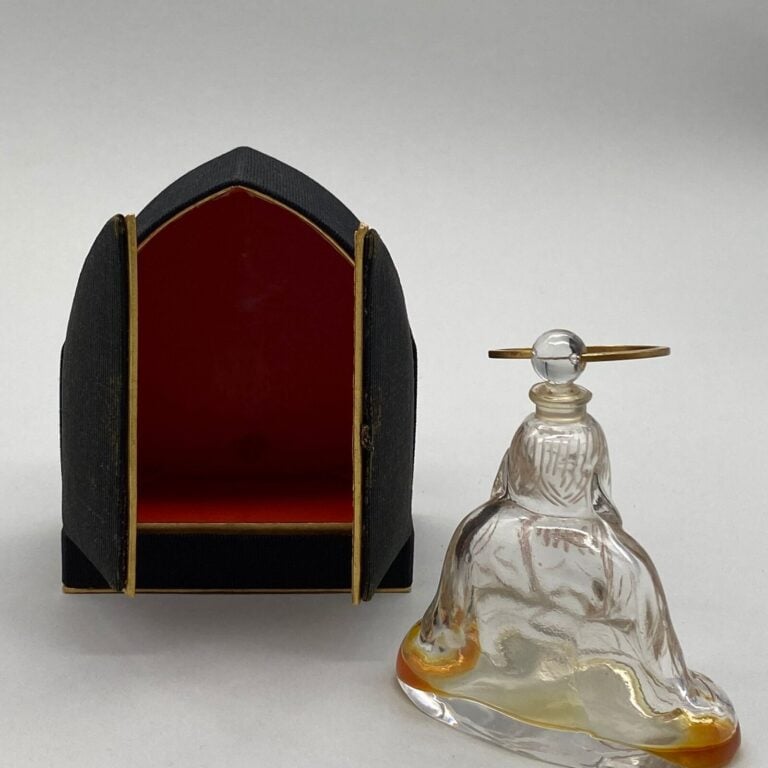 Le bouddha subtilité, flacon Baccarat, dans sa boîte d'origine, avec son anneau…