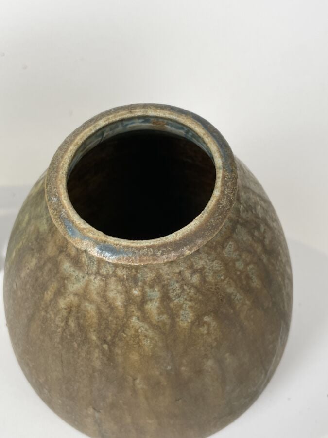 Lot comprenant : une ASSIETTE "Mont Fuji", Petit VASE MAROCAIN (accidents), CEN…