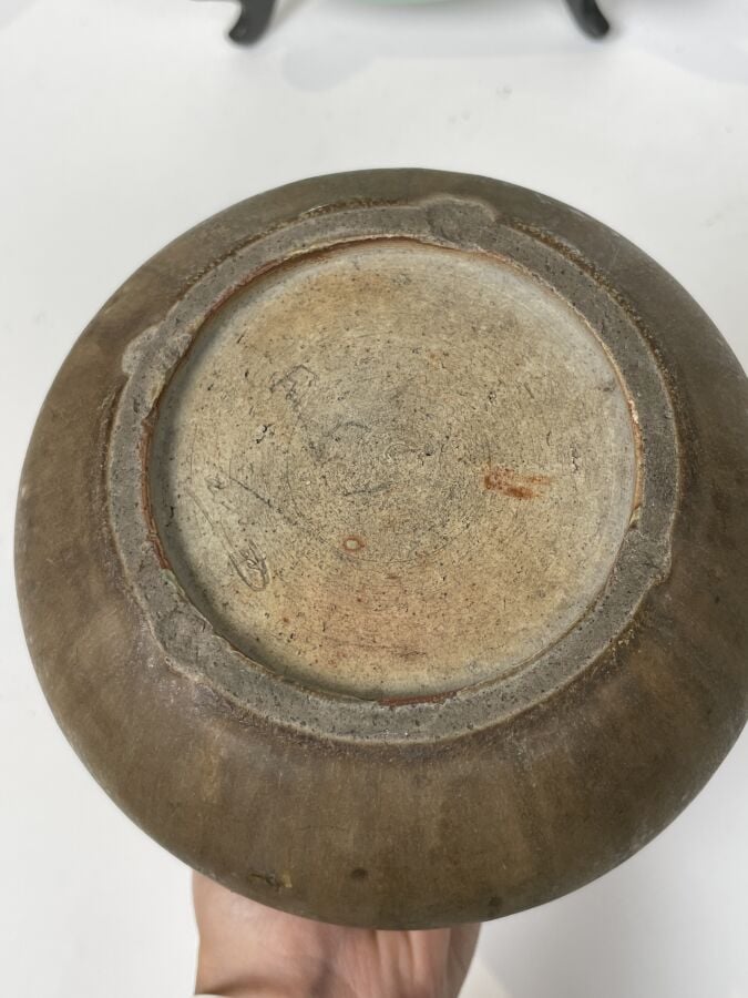 Lot comprenant : une ASSIETTE "Mont Fuji", Petit VASE MAROCAIN (accidents), CEN…