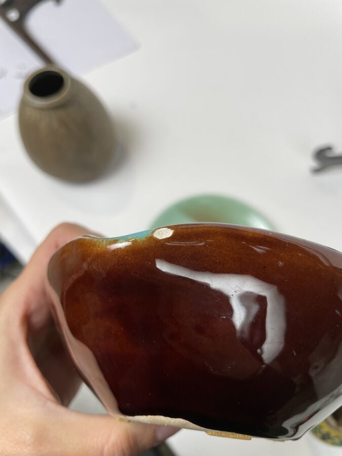 Lot comprenant : une ASSIETTE "Mont Fuji", Petit VASE MAROCAIN (accidents), CEN…