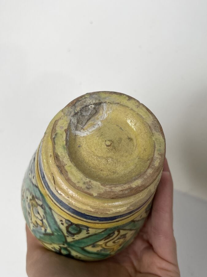 Lot comprenant : une ASSIETTE "Mont Fuji", Petit VASE MAROCAIN (accidents), CEN…