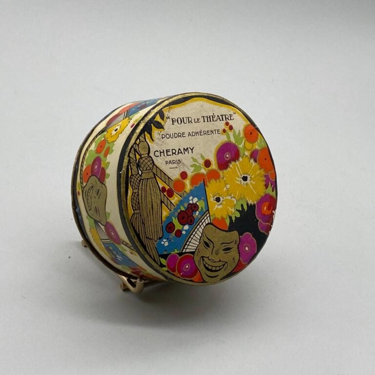 Lot de boîtes à poudre vides des années 1930-1950, dont : - - LANCÔME - - REVIR…