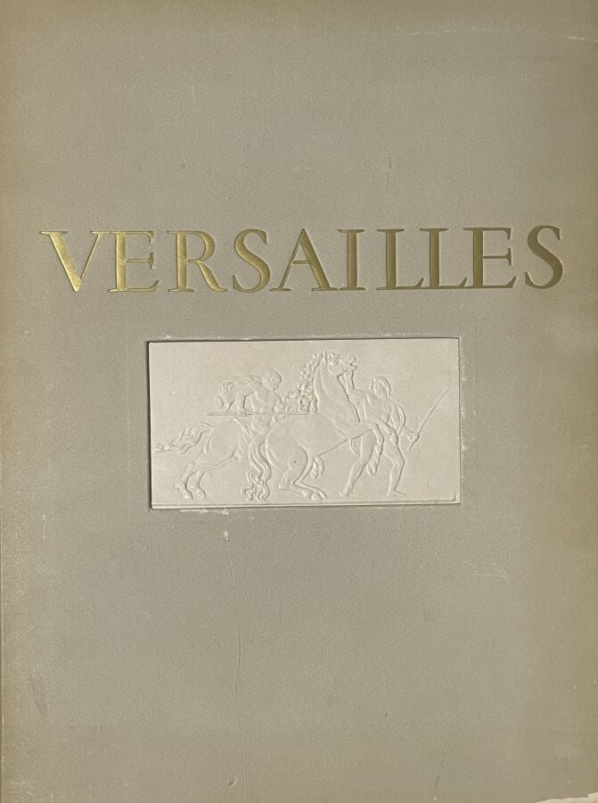 Lot de livres divers comprenant : - - Past present par Jean-Marie Banier. ed He…