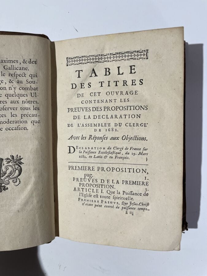 Lot de livres reliés divers - - Lot à retirer à : - PANAME SERVICES - 54 avenue…