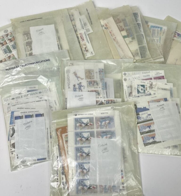 Lot de TIMBRES divers - - Lot à retirer à : - PANAME SERVICES - 54 avenue Gasto…
