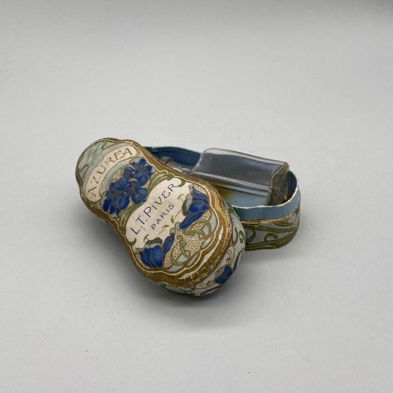 L.T. PIVERT , "Azurea", vers 1900, 1 flacon, en verre blanc à bouchon liège, da…