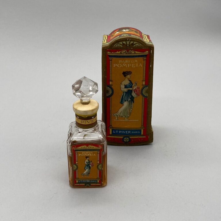 L.T.Piver, "Pompéi", vers 1900, dans sa boîte d'origine, flacon carafon en verr…