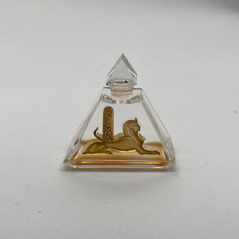 LUBIN, pour "enigma", 1925, 1 flacon pyramidale en cristal de Baccarat décoré d…