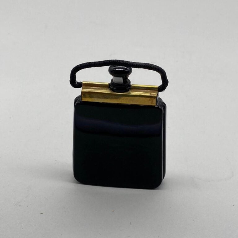 LUBIN pour "ouvrez moi", 1930, 1 flacon en Baccarat noir en forme de sac à main…