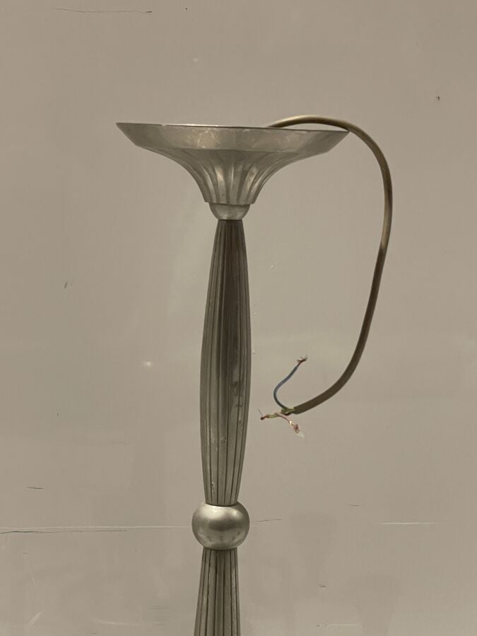 LUSTRE en métal chromé d'époque Art Déco à six Lumières. - - Lot à retirer à :…