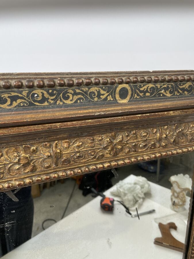 MIROIR en bois doré sculpté de style renaissance - 67 x 49 x 9.5 cm - Lot à ret…