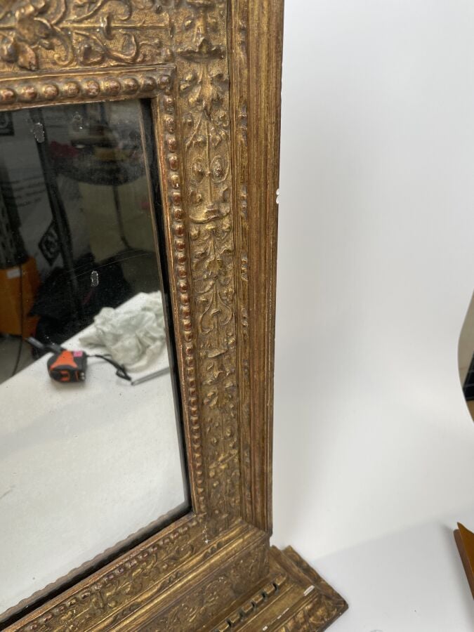 MIROIR en bois doré sculpté de style renaissance - 67 x 49 x 9.5 cm - Lot à ret…