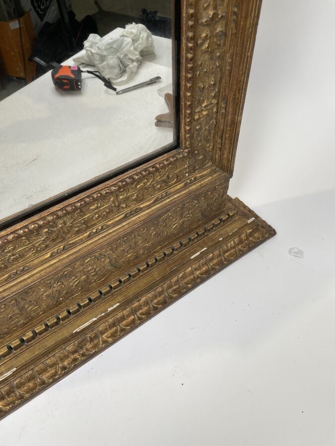 MIROIR en bois doré sculpté de style renaissance - 67 x 49 x 9.5 cm - Lot à ret…