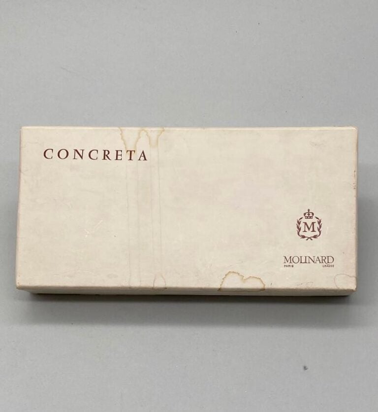 MOLINARD, 1 coffret de 12 boites concreta en forme d'urne