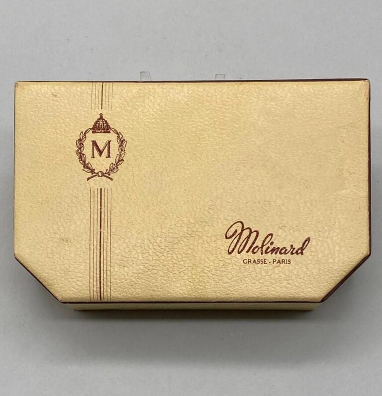 MOLINARD, 1 coffret de 12 boites concreta en forme d'urne