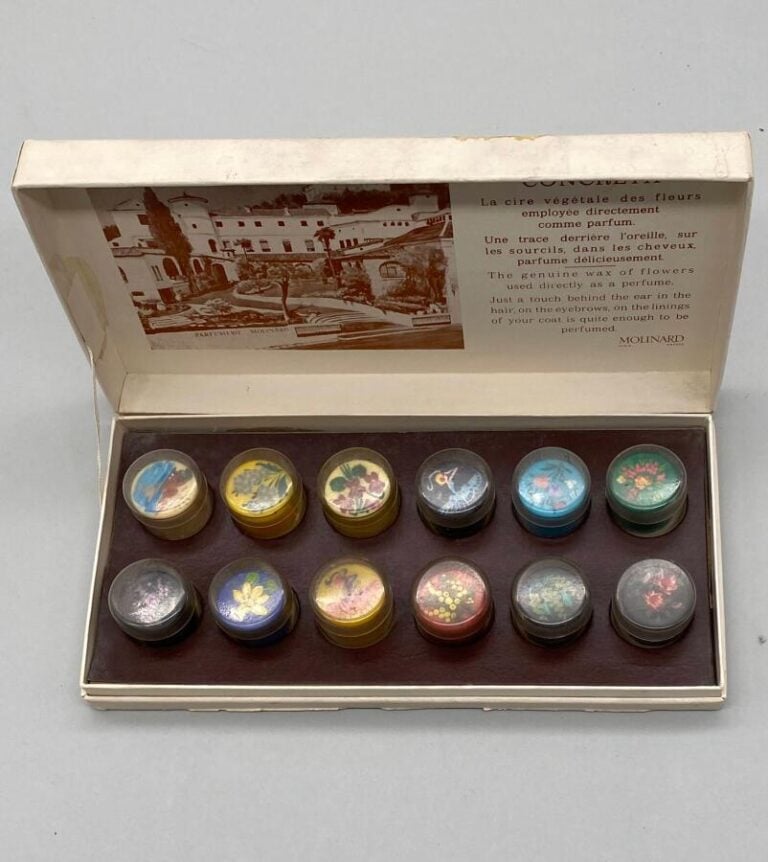 MOLINARD, coffret de 12 boites Concreta, la cire végétale des fleurs - (Boîte t…