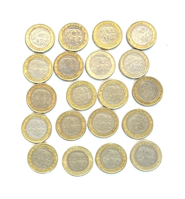 Monaco-Euros - Lot comprenant : - -Treize 1 Euro Monaco 2001 - -Sept 1 Euro Mon…