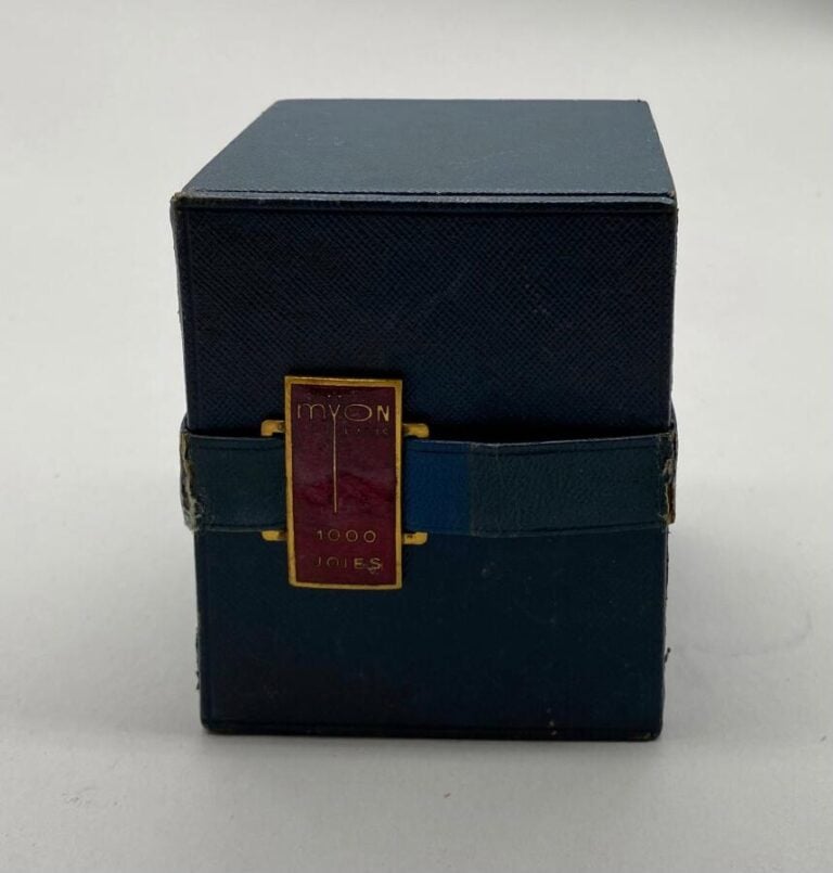 MYON pour "1000 joies", 1925, coffret titré avec son étiquette en métal émaillé…