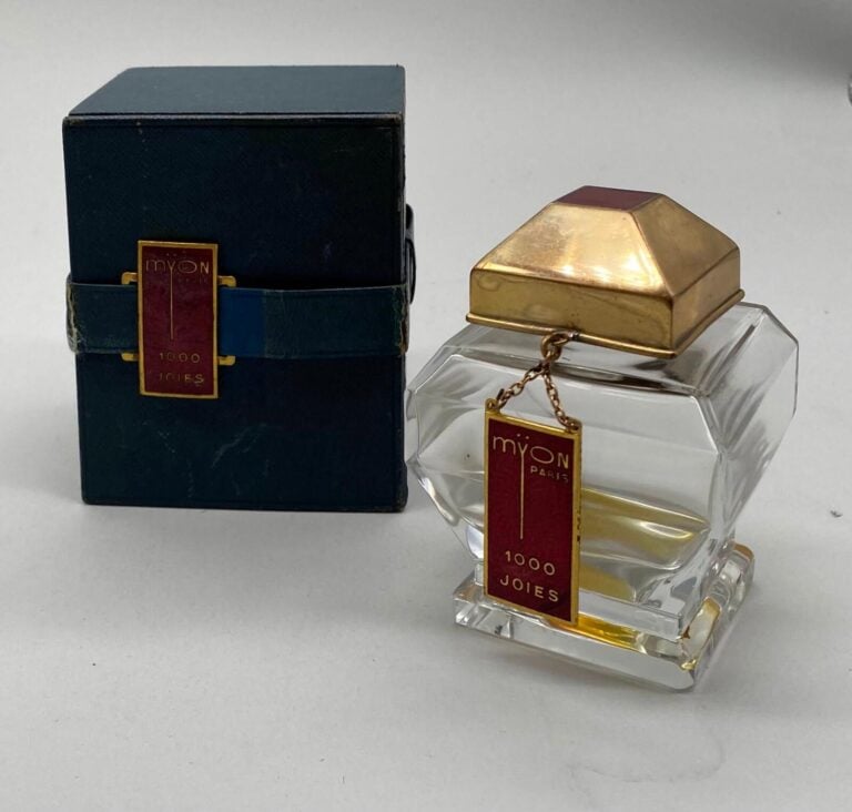 MYON pour "1000 joies", 1925, coffret titré avec son étiquette en métal émaillé…