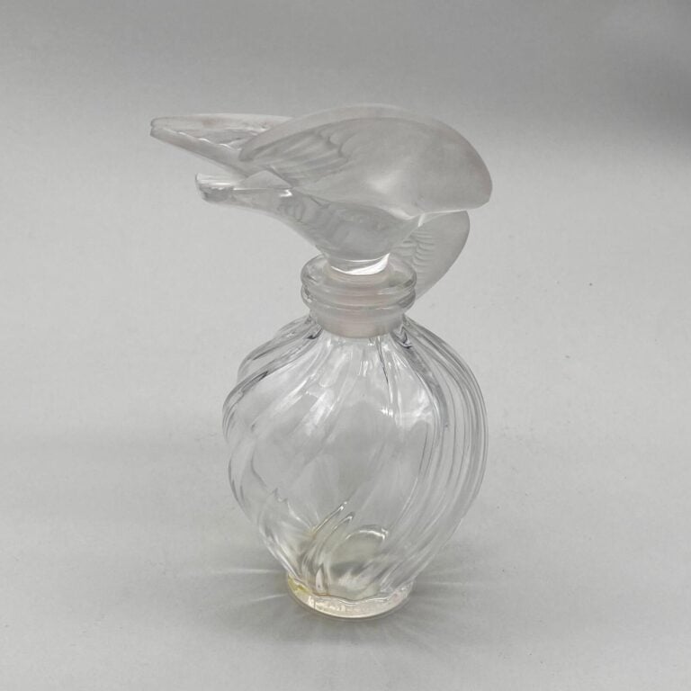 NINA RICCI, 3 flacons de Nina Ricci dont : - - 1 flacon pour " Fille d'Eve", fl…