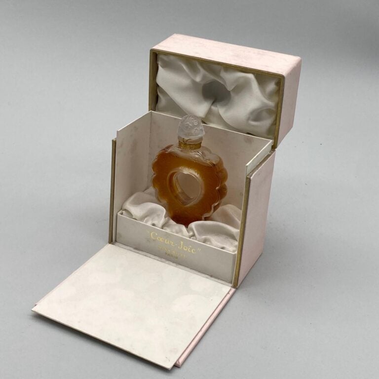 NINA RICCI, pour "Cœur joie", flacon de Marc Lalique, , 1950, à bouchon émeri,…