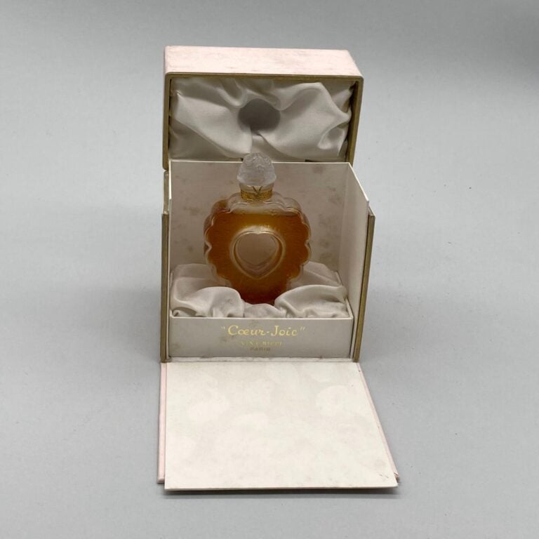 NINA RICCI, pour "Cœur joie", flacon de Marc Lalique, , 1950, à bouchon émeri,…