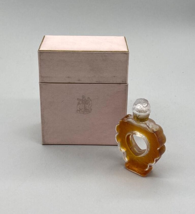 NINA RICCI, pour "Cœur joie", flacon de Marc Lalique, , 1950, à bouchon émeri,…