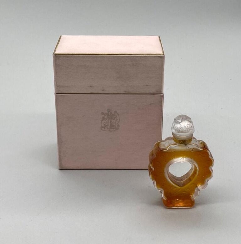 NINA RICCI, pour "Cœur joie", flacon de Marc Lalique, , 1950, à bouchon émeri,…